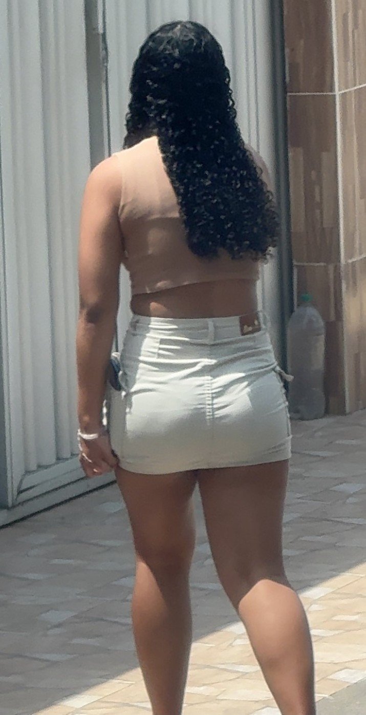 Caught This Naughty Schoolgirl Flashing in a Tiny Skirt 3