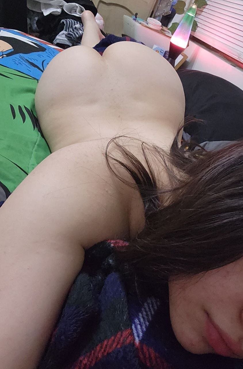 Beautiful Skinny Amateur Babe Showing It All Off 3