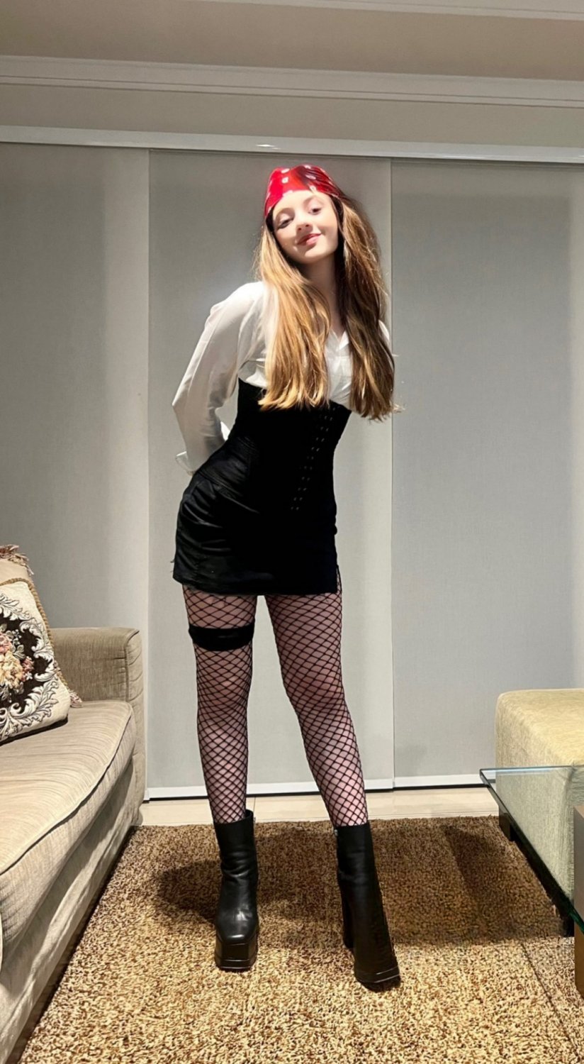Dudda Artese: Pale Beauty Begging for a Rough Ride 38