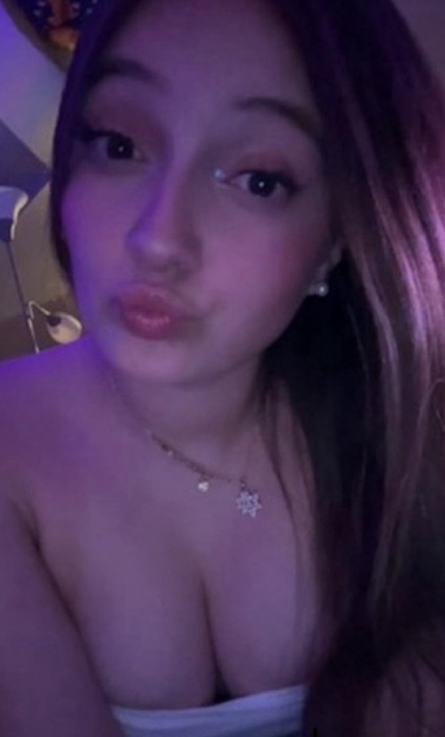 Luxurious College PAWG Leaked in Pics and Videos 3