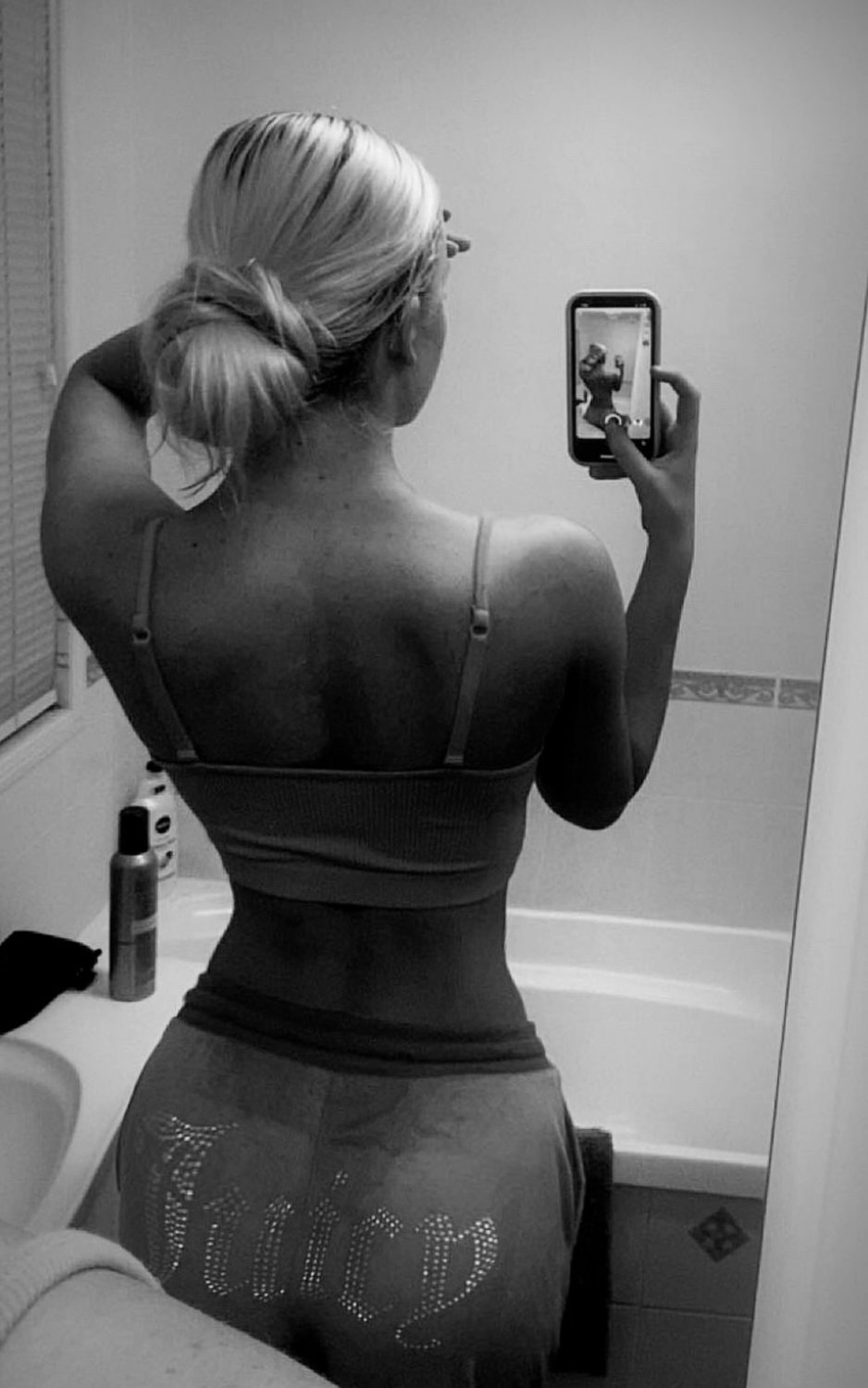 Gym Bunny Amy Teasing for Bulls at the Fitness Center 9