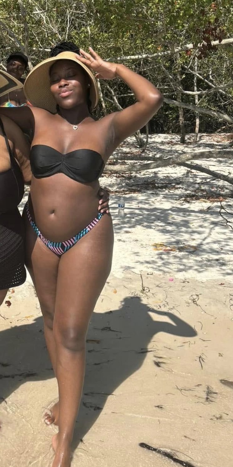 Hourglass Ebony College Babe or Thick Ebony Beauty – Who's Hotter? 7