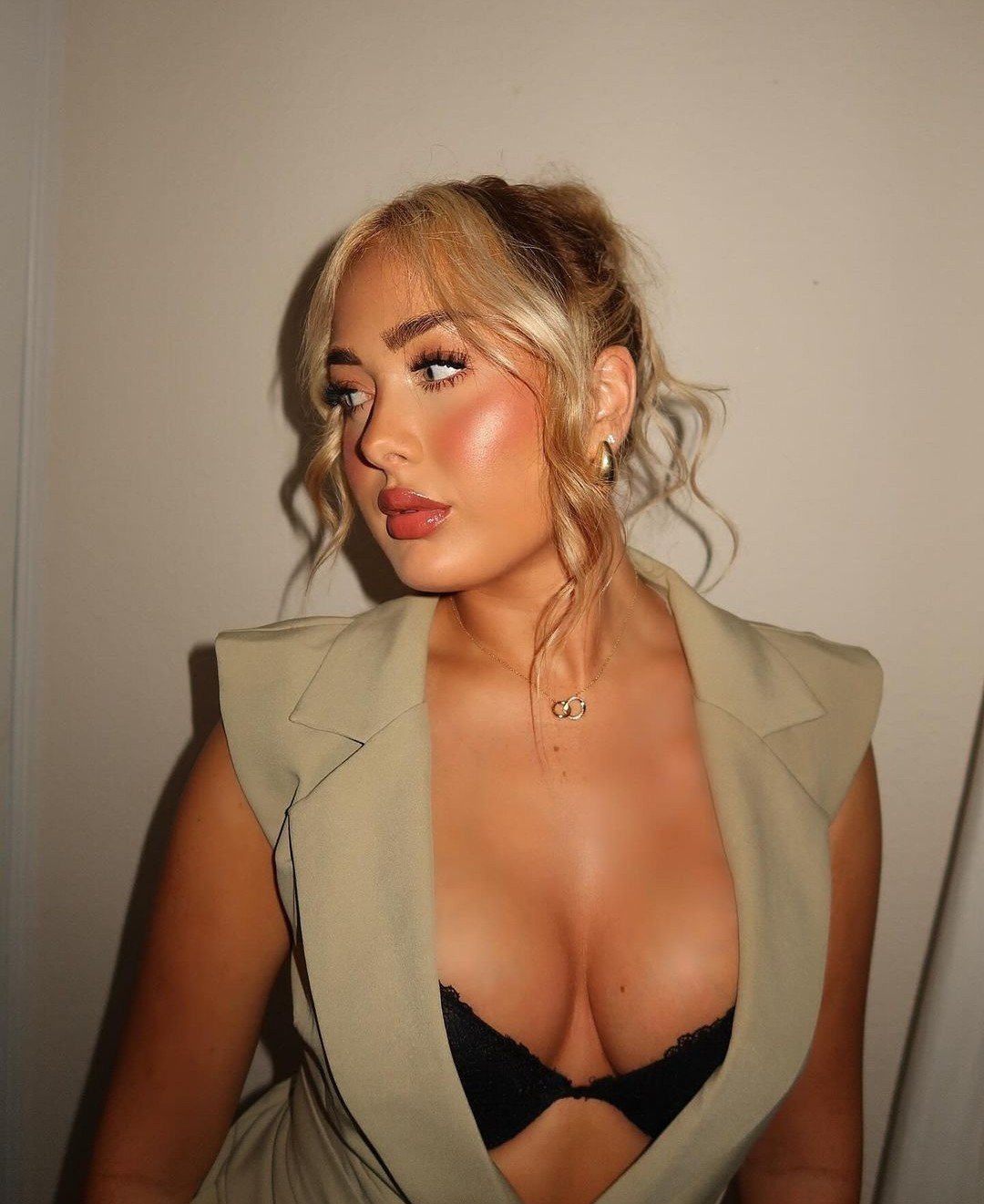 I Teased My Big Fake Tits Till He Couldn't Resist 5