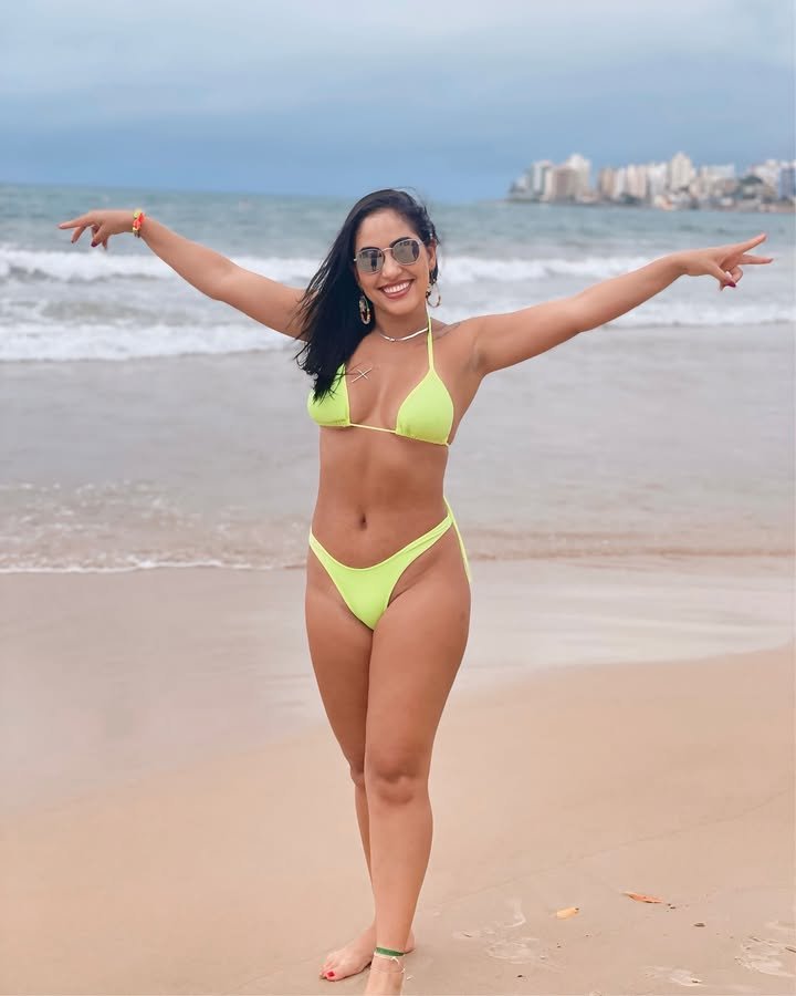 Rafaela Domiciano Showing Off Her Curvy Milf Body 32