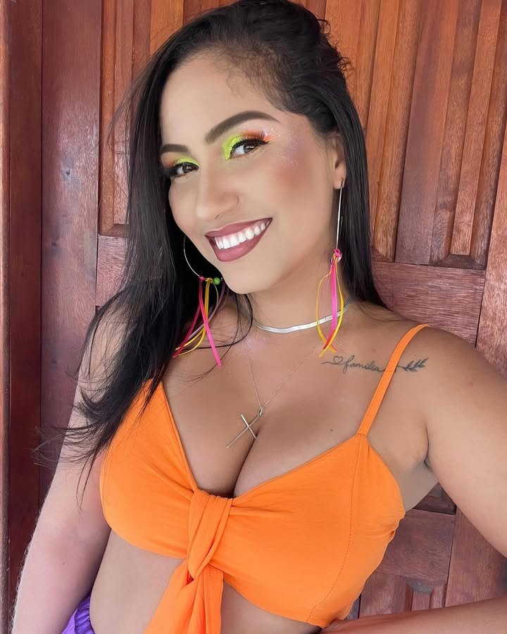 Rafaela Domiciano Showing Off Her Curvy Milf Body 35