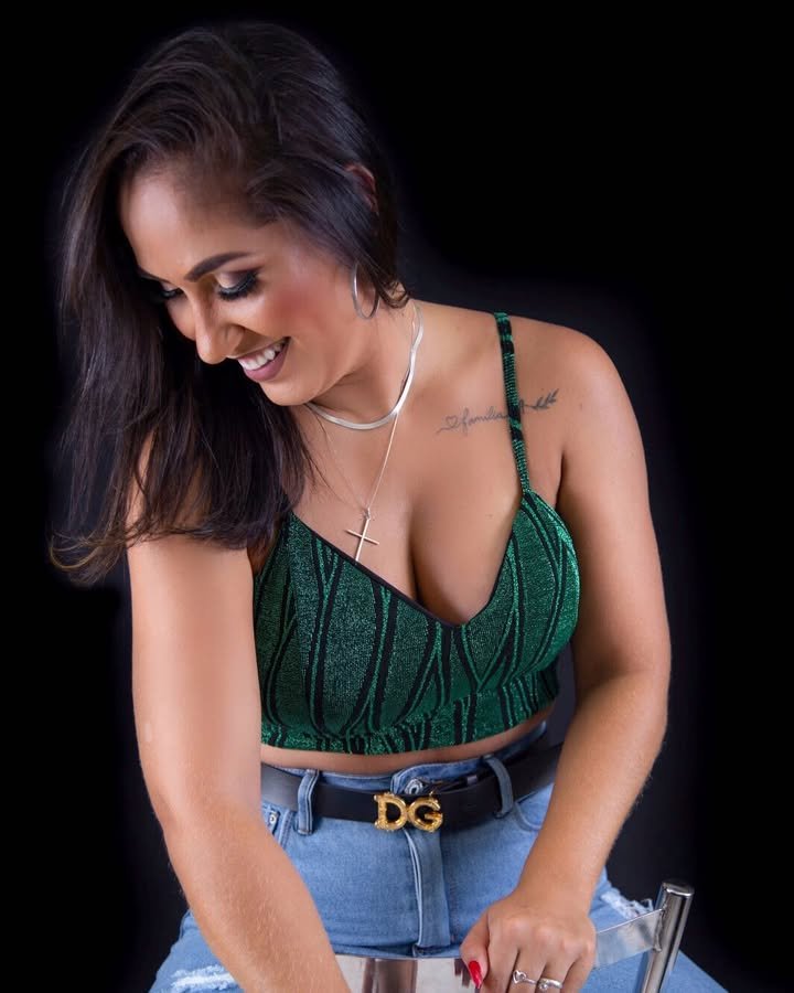 Rafaela Domiciano Showing Off Her Curvy Milf Body 70