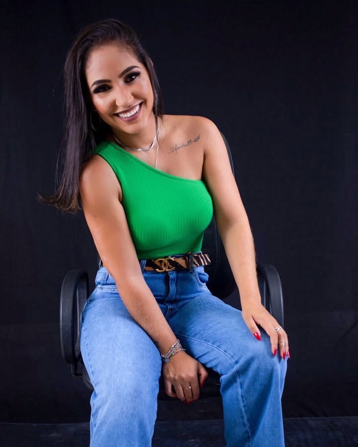 Rafaela Domiciano Showing Off Her Curvy Milf Body 71