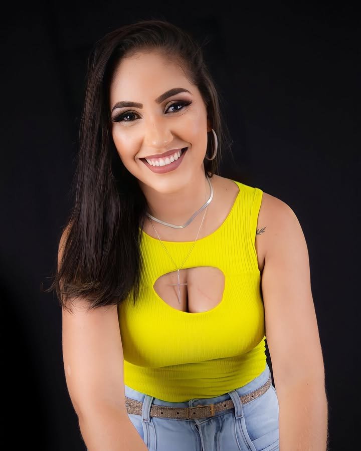 Rafaela Domiciano Showing Off Her Curvy Milf Body 72