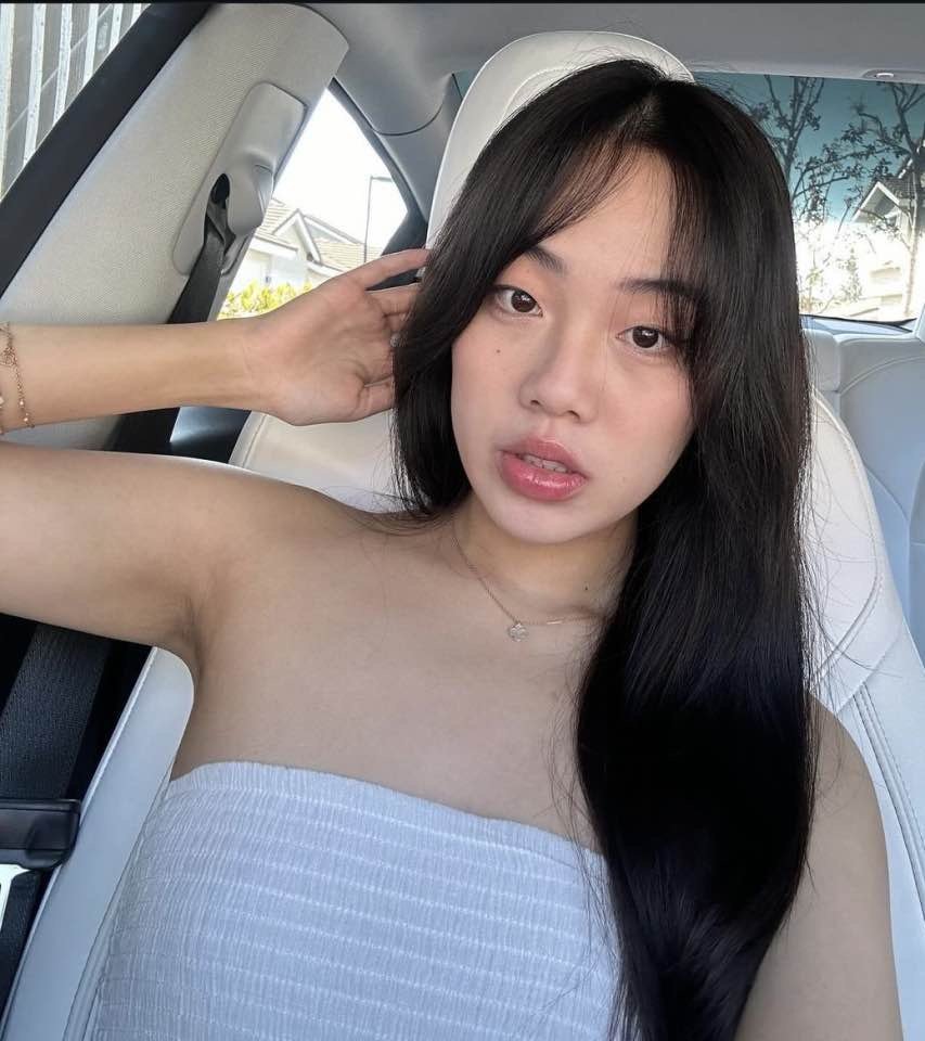 クリーピー・リトル・チャイニーズ・キューティー・ケイリー・イン・フィッシュネッツ・ベッギング・フォア・イット 1