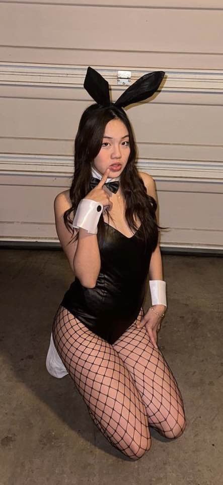 クリーピー・リトル・チャイニーズ・キューティー・ケイリー・イン・フィッシュネッツ・ベッギング・フォア・イット 2