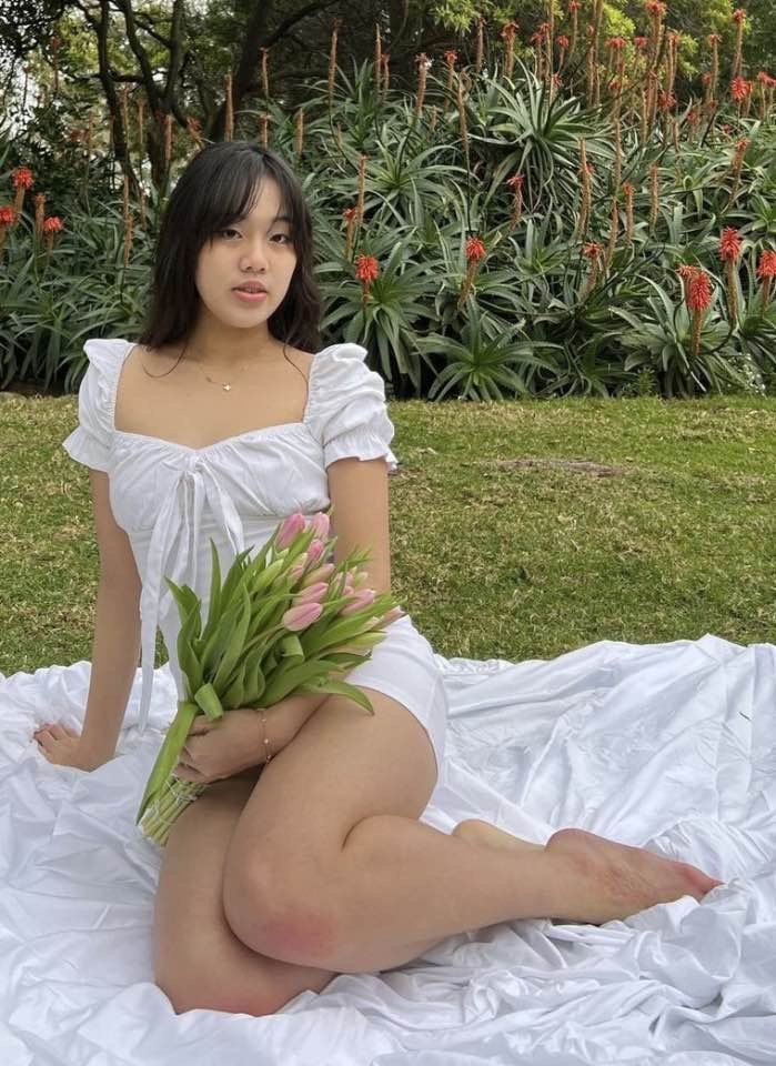 クリーピー・リトル・チャイニーズ・キューティー・ケイリー・イン・フィッシュネッツ・ベッギング・フォア・イット 15