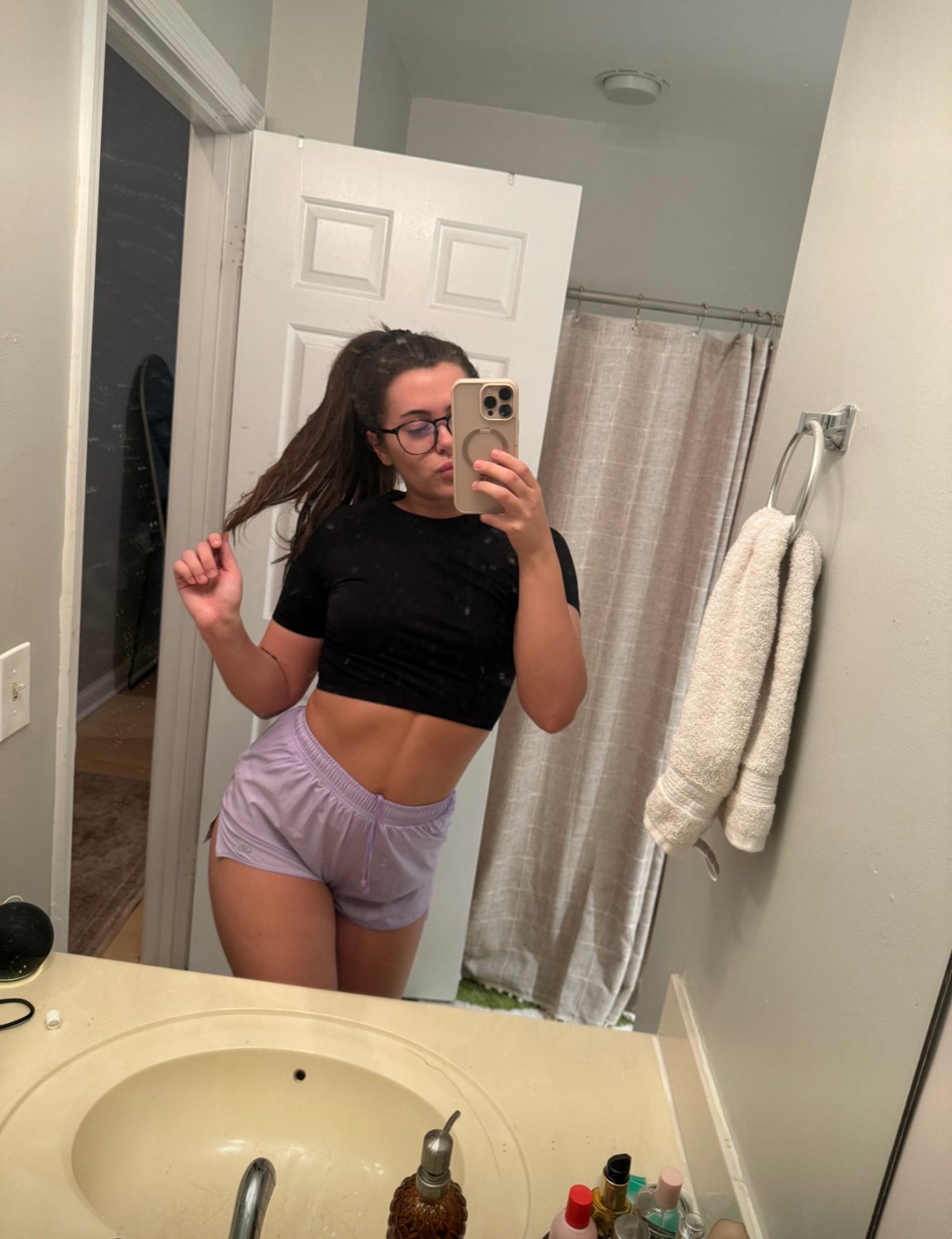 アトラクティブ・ガール・スナッピング・ハー・ウェット・アンド・レディー・カーブズ 7