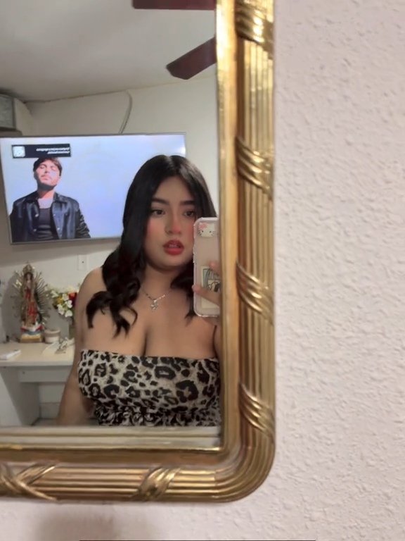 ショウイング・オフ・マイ・ウェット・プッシー・アンド・イノセント・スマイル・イン・セルフィー・モード 5