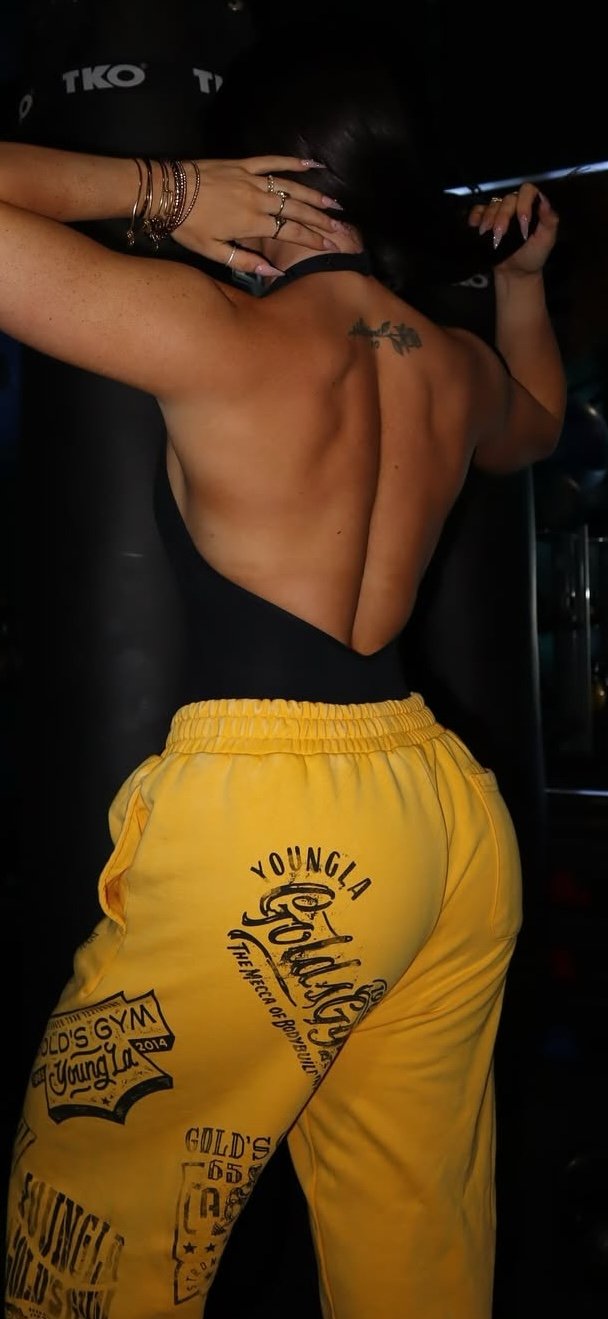 These PAWGs come in all the tastiest varieties 24