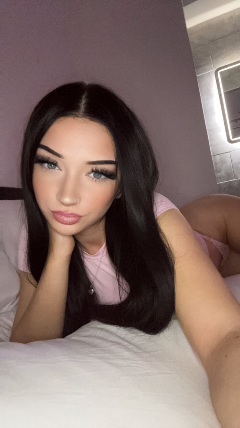 Dolce, flessibile adolescente per il quale preghi di provare qualche nuova posizione? 1