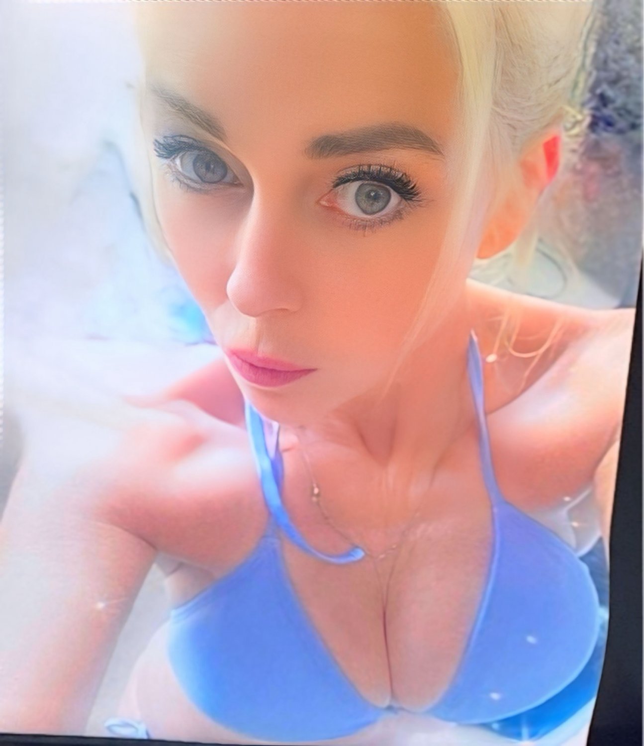 ディス・ノーティー・モーメント・イズ・トゥー・スティーミー・トゥ・ステイ・プライベート 3