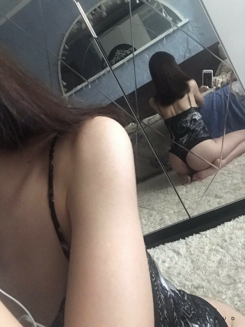 Chica de reloj de arena con deliciosas cintas corporales y desnudos (DM submission) 21