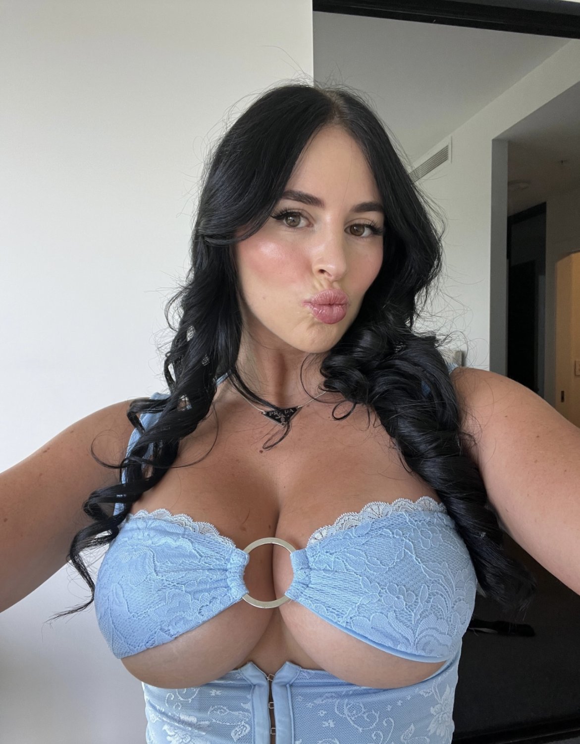 Miami FL Izzy 87