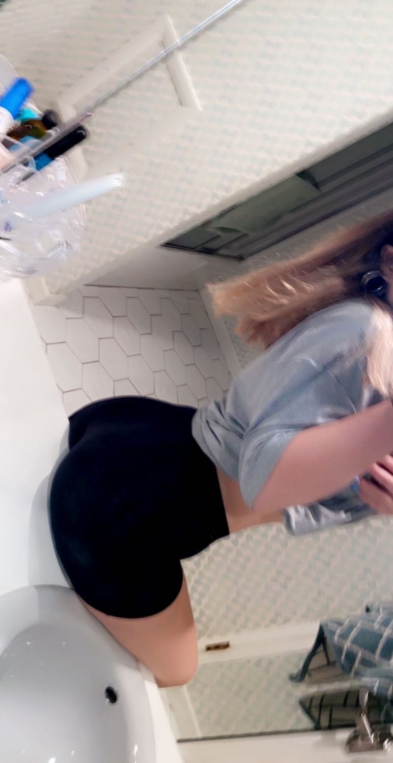 Busty model pawg getting her private vids blasted online 13