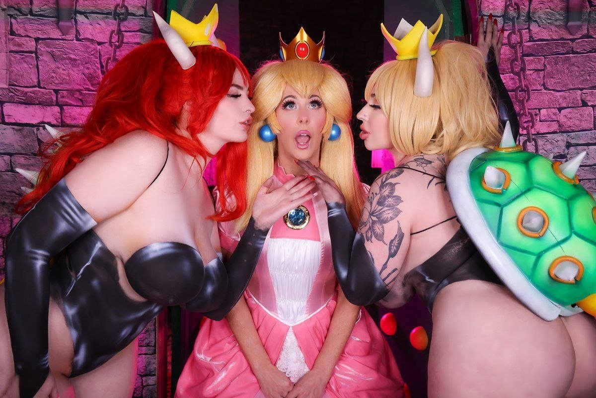 Girlfriend Peach gets double stuffed and moaning 2