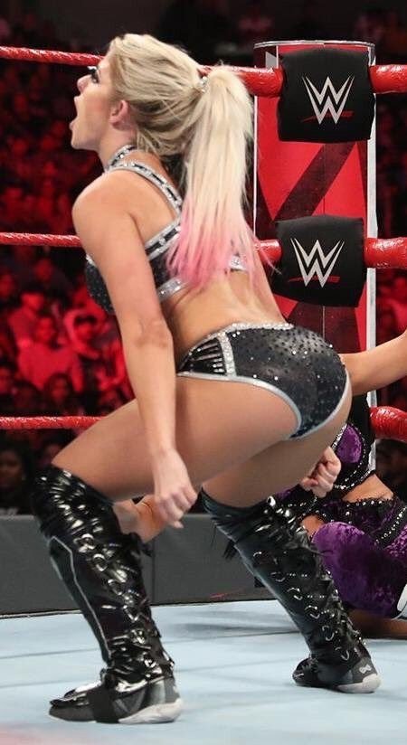 Exploding Cum to Alexa Bliss DMs to Humiliate That Blonde Slut 4