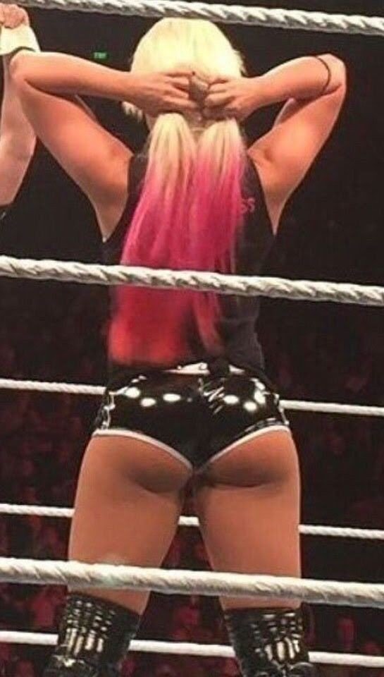 Exploding Cum to Alexa Bliss DMs to Humiliate That Blonde Slut 9
