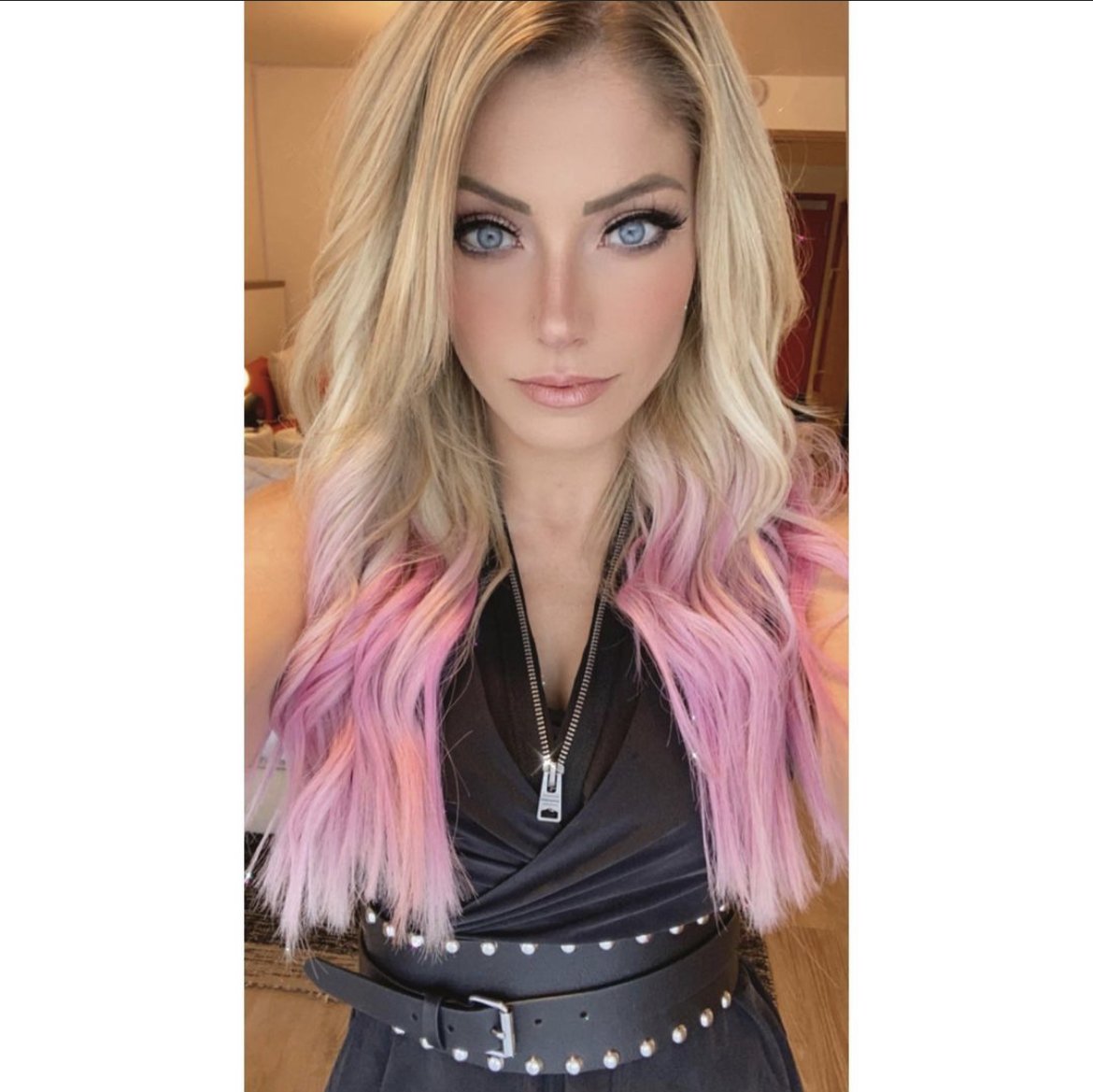 Exploding Cum to Alexa Bliss DMs to Humiliate That Blonde Slut 14