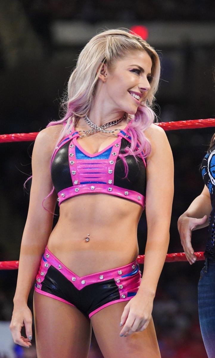 Exploding Cum to Alexa Bliss DMs to Humiliate That Blonde Slut 15