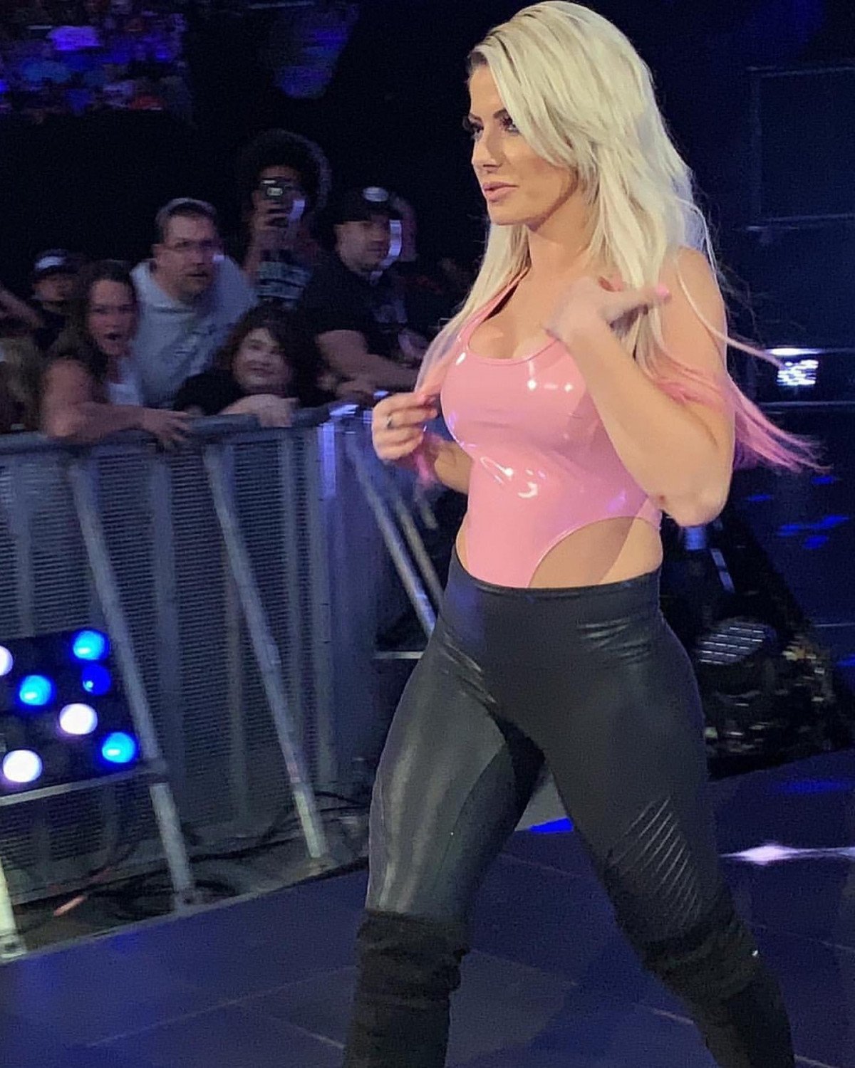 Exploding Cum to Alexa Bliss DMs to Humiliate That Blonde Slut 19