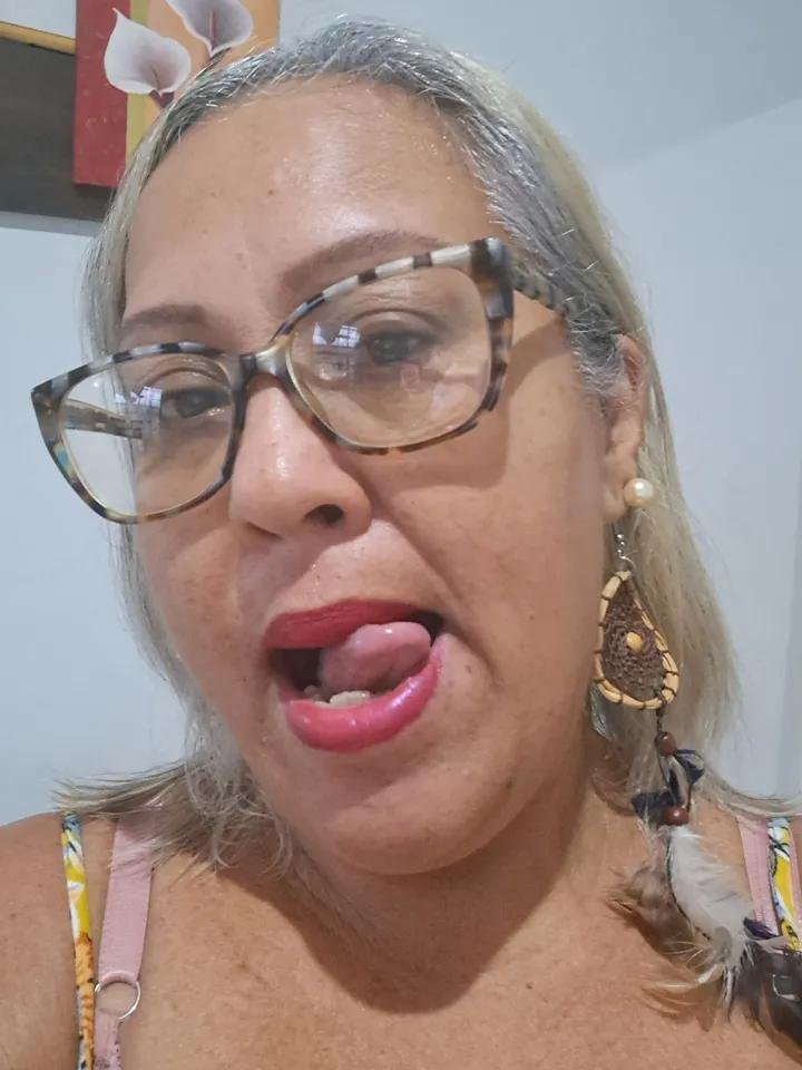Louca Pra Levar Leite na Boca: Dirty Slut Thirsty for Cum 1