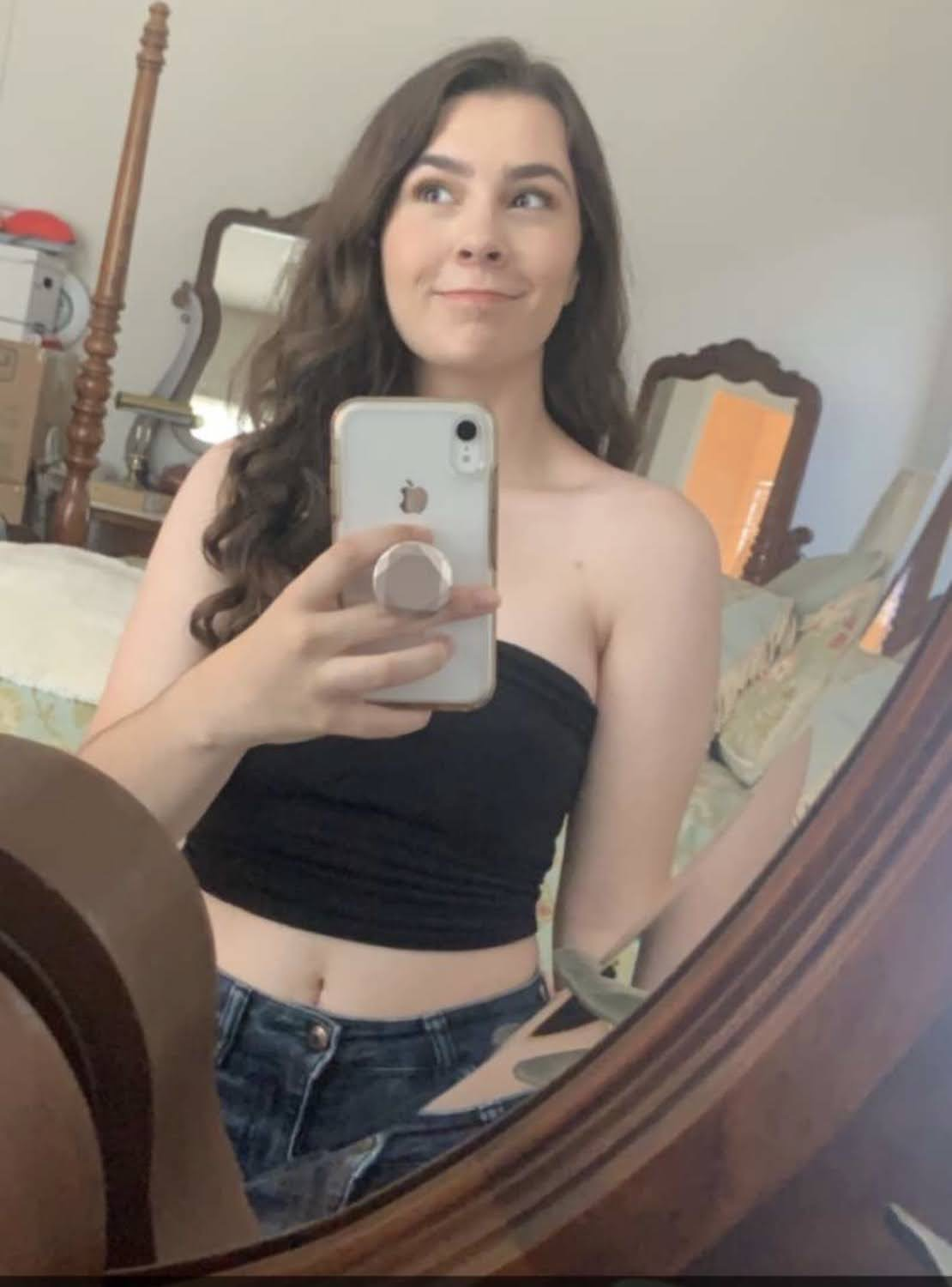 Prostitute Spreads It All and Begs to Be Posted 4