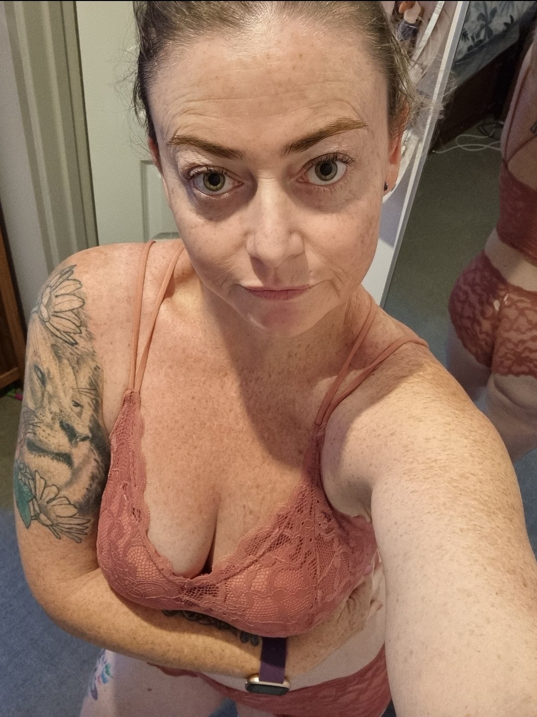 Wankmeat Aussie Lisa Spreads Wide in Filthy Giveaway 5