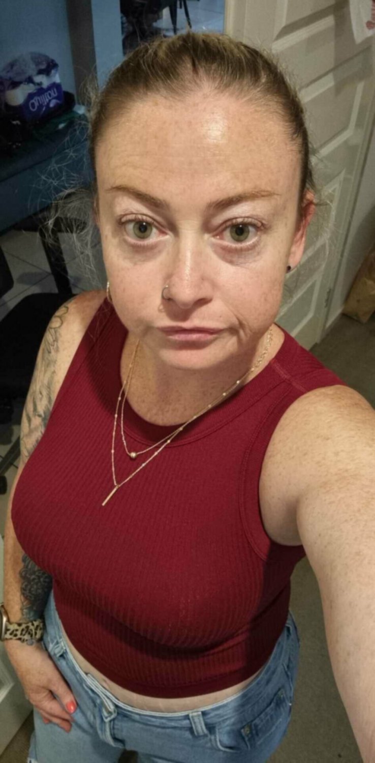 Wankmeat Aussie Lisa Spreads Wide in Filthy Giveaway 10