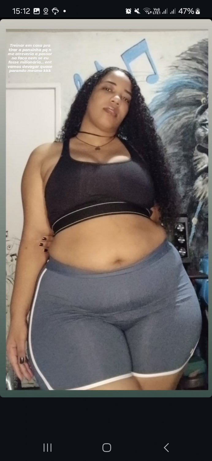 Thaisdesenha: Busty Morena from Instagram Flaunts Her Juicy Ass 10