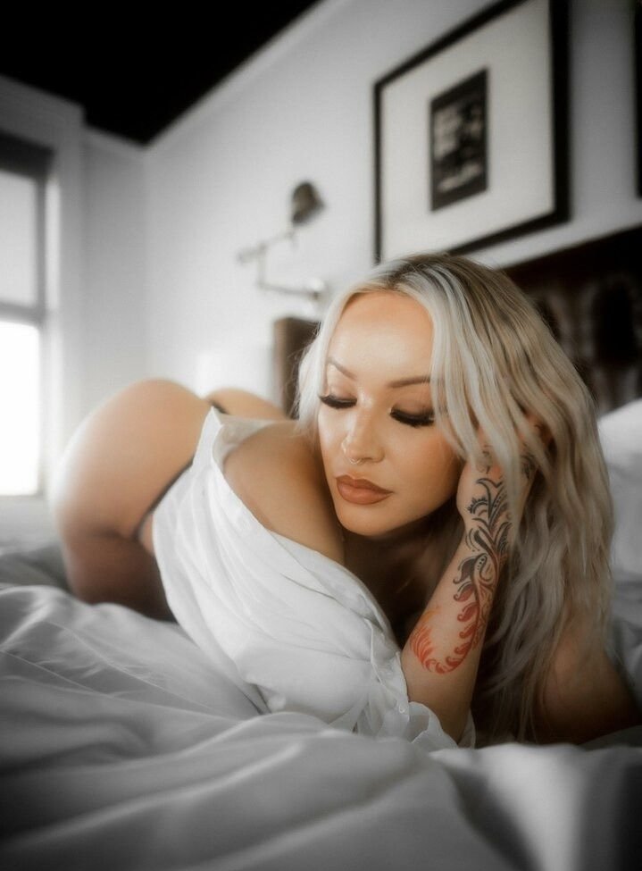 Thick BBL Blonde Babe Sucks Massive BBC 7