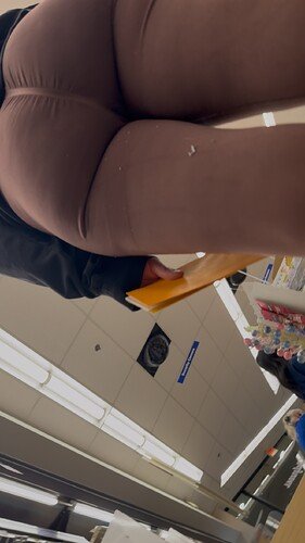 Plump Butt in Tight Leggings Bouncing Through Workout Sessions 9