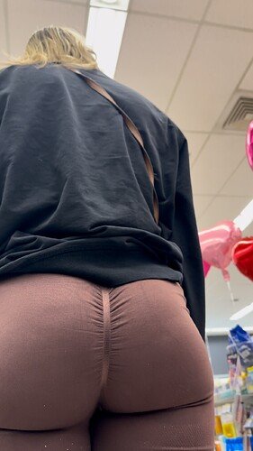 Plump Butt in Tight Leggings Bouncing Through Workout Sessions 17