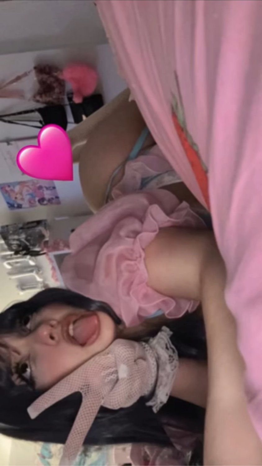 キュート・セルフィー・ベイブ・ウィズ・ビッグ・ナチュラル・ティッツ・フラッシング・ボス・ホールズ 5