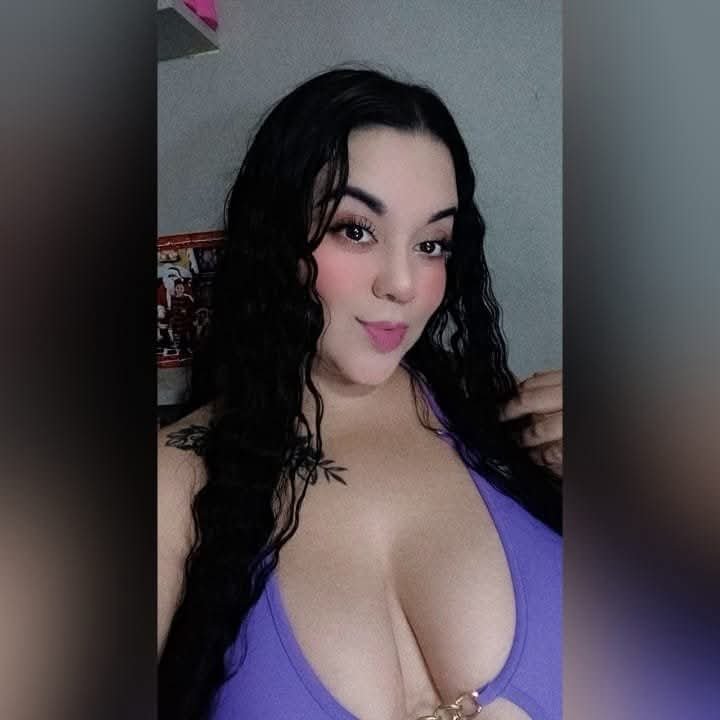 Vere Chichotas: Huge Tits Bouncing and Begging 8