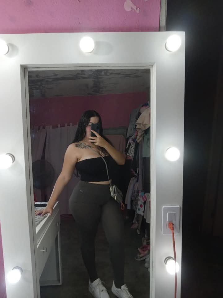 Vere Chichotas: Huge Tits Bouncing and Begging 11