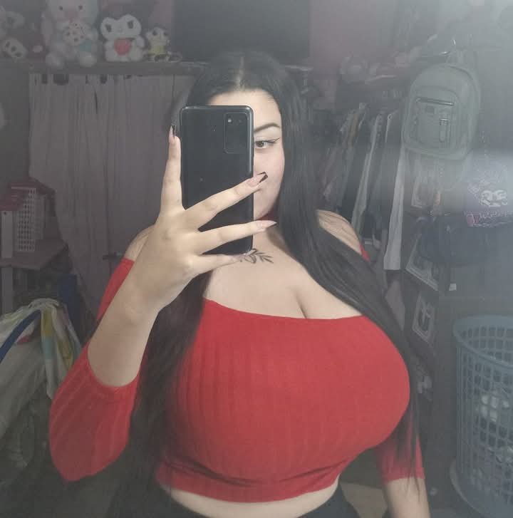 Vere Chichotas: Huge Tits Bouncing and Begging 12