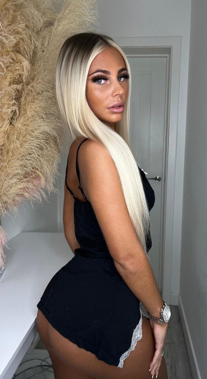 Blond Scottish Chav Whore Spreads for Both Holes 3