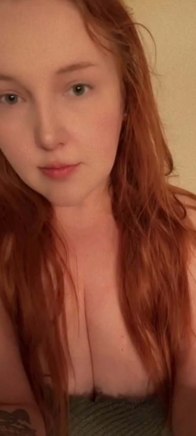 Maddie BBW ha perso il sorteggio e si mette in topless 1
