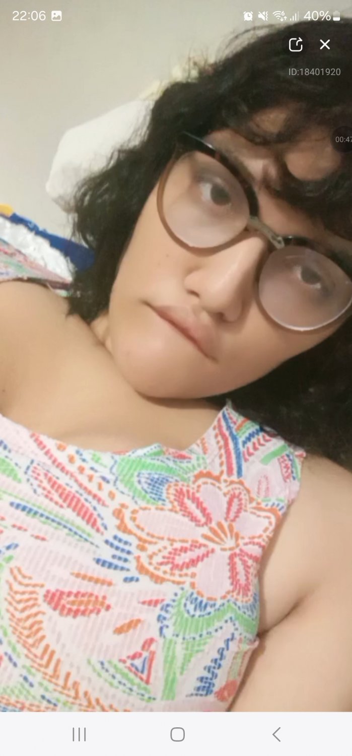 ラティーナ・キューティー・セルフィー・ショウイング・オフ・ハー・ウェット・ボディ 4