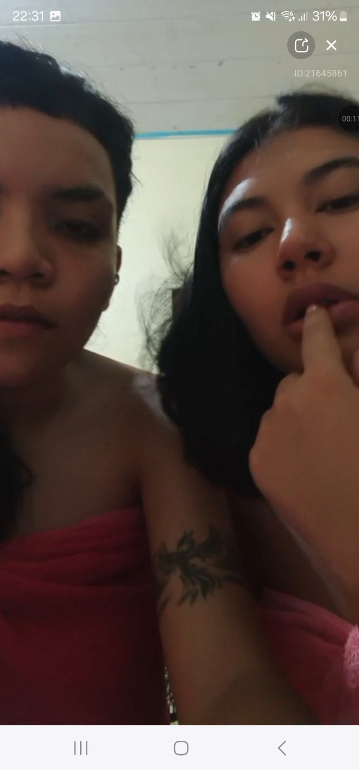 ラティーナ・キューティー・セルフィー・ショウイング・オフ・ハー・ウェット・ボディ 13