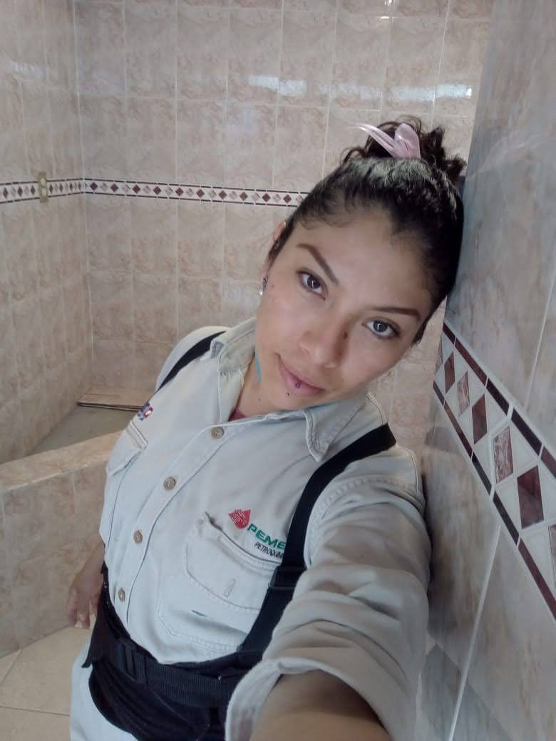 Chica de Pemex 38