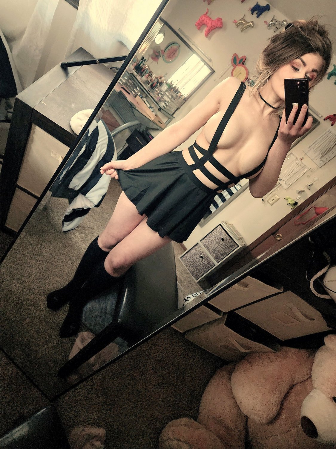 ホイットニー：スラッティー・ドリーム・ウェイティング・フォア・コック 24