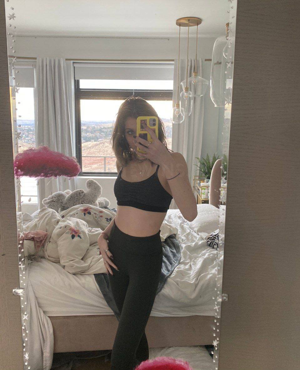 ファット・ビッチ・ケイシー・フラッシング・ハー・パンティーズ・アンド・アス 1