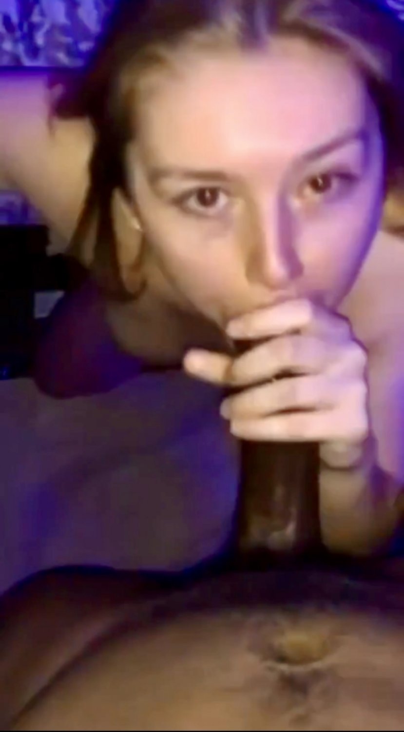 Üppiges Schwesternschaftsmädchen saugt 2 fette BBCs 3