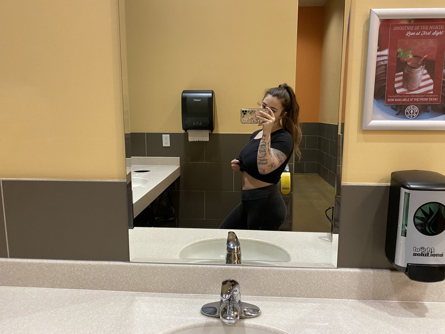 Sexy Phat Milf Bragging About How Irresistible She Is 22